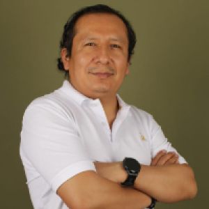 Dr. James Gutiérrez - Traumatólogo